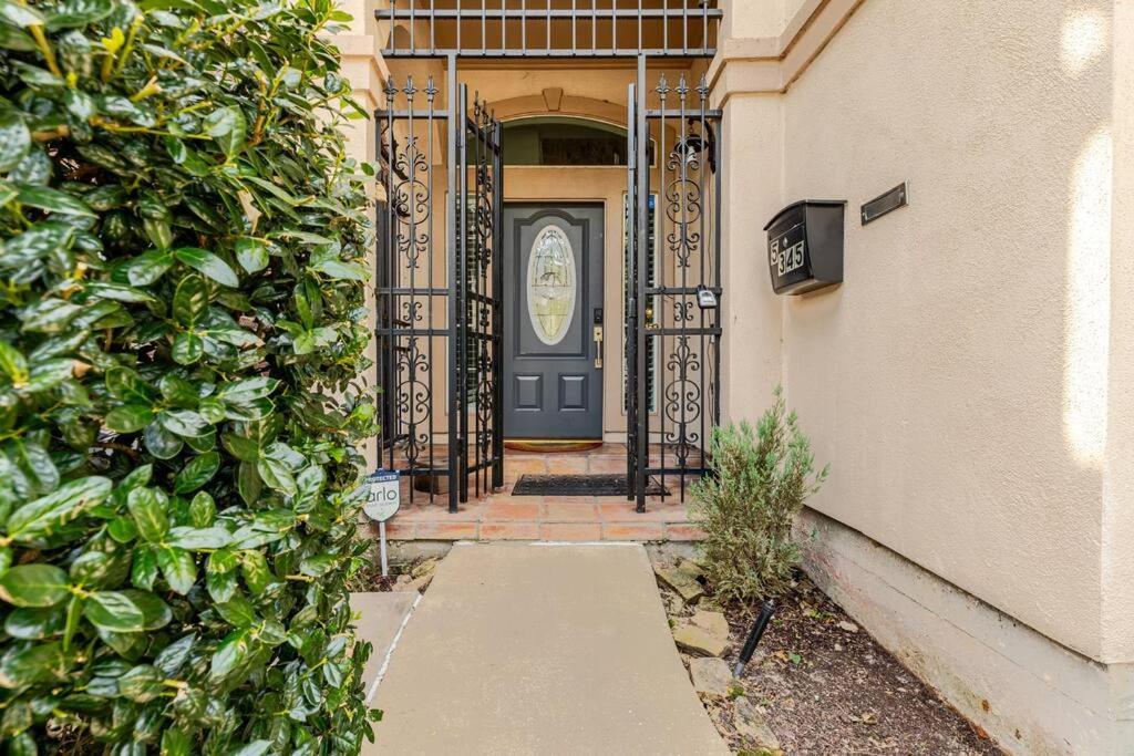 Insperit Home At Galleria With Heated Pool Spa Houston Exterior photo